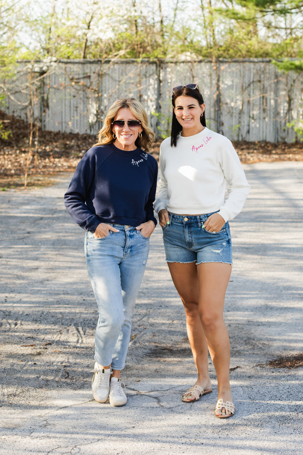 apres lake crewneck in white
