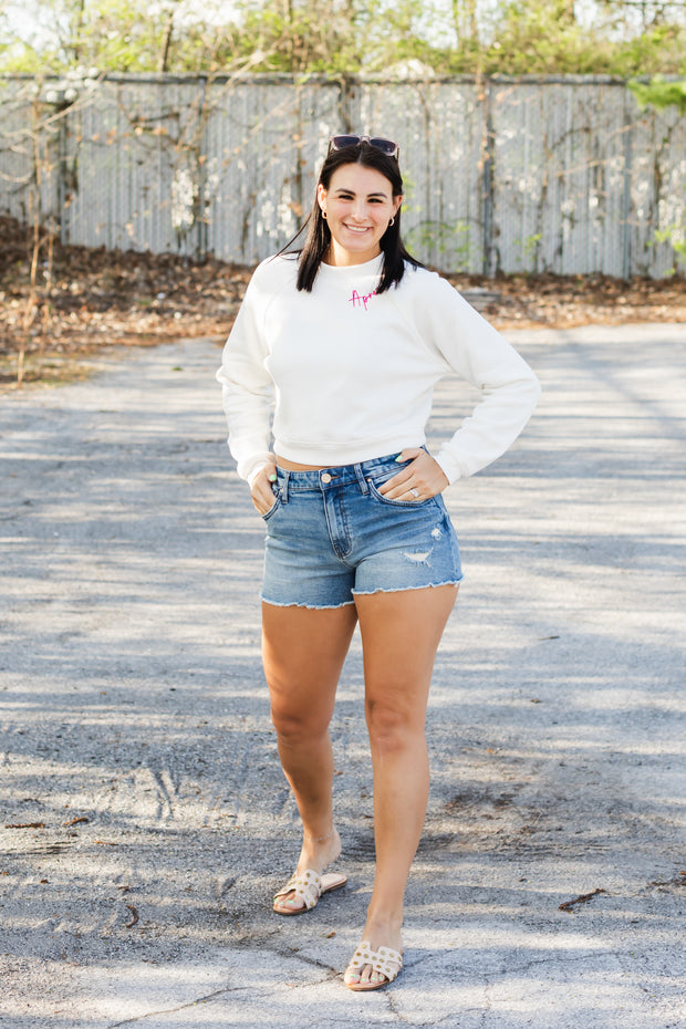 apres lake crewneck in white