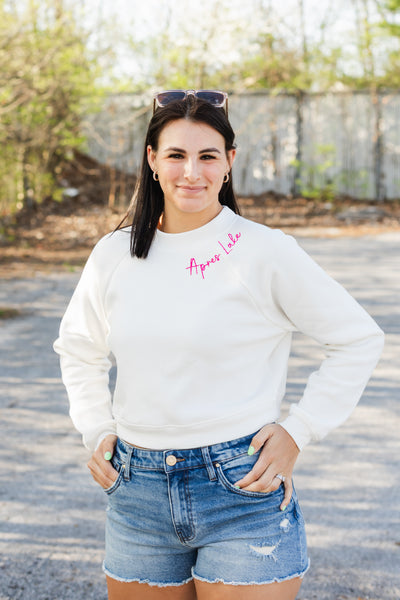 apres lake crewneck in white