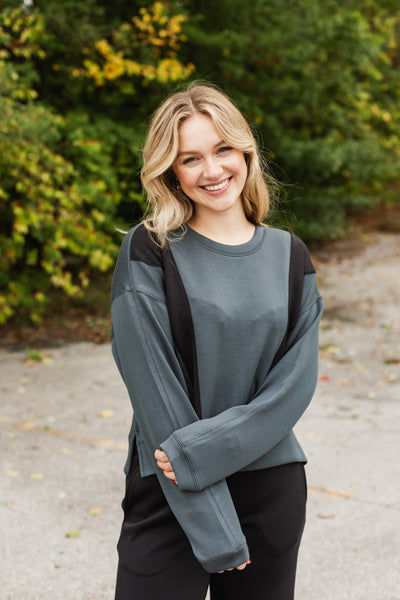 journee cloud sweatshirt in gunmetal